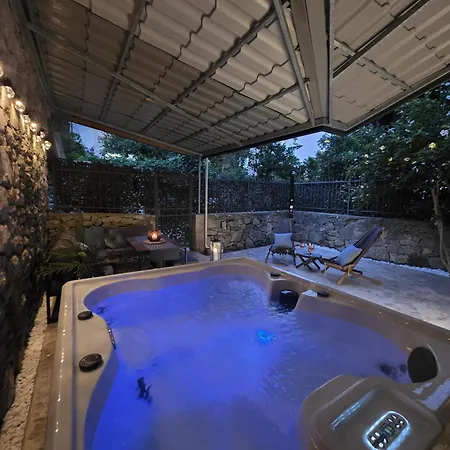 Azura Jacuzzi - Private Courtyard & Hot Tub アパート *